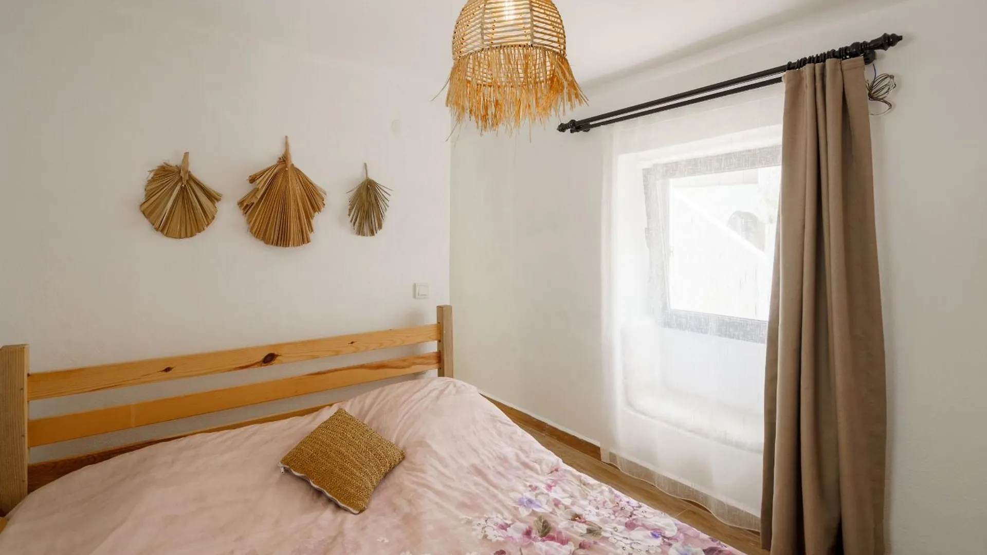 Koey Icinde Zevkle Doesenmis Oezel Havuzlu Lueks Tas Villa Kusadasi