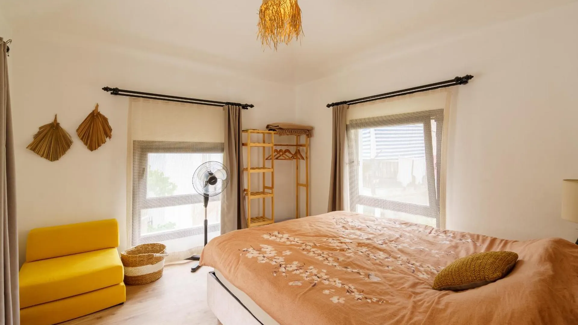 Koey Icinde Zevkle Doesenmis Oezel Havuzlu Lueks Tas Villa Kusadasi