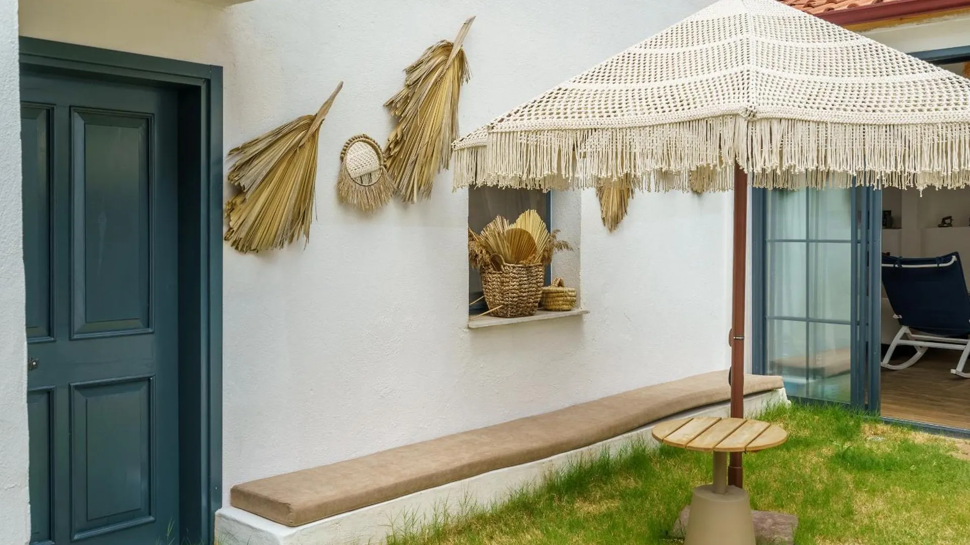Koey Icinde Zevkle Doesenmis Oezel Havuzlu Lueks Tas Villa Kusadasi